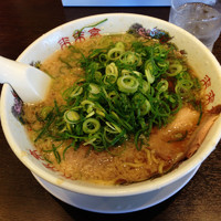 「ラーメン➕太麺➕大盛➕麺固め➕背脂多め➕ネギ多め」@来来亭 野田みずき店の写真