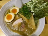 「煮干醤油SOBA￥780＋味玉￥100＋青葱￥100」@銀座 篝の写真