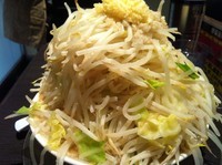 「ラーメン並（ヤサイダブル、全マシ）」@ジャンクガレッジ 東京ラーメンストリートの写真