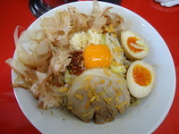 「汁なし並　(ニンニク・アブラ・辛み)700円」@びんびん豚の写真