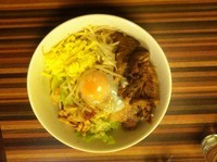 「まぜそば+甘辛肉増し」@ラーメン めろうの写真