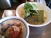 「辛辛魚つけ麺880円（中盛同額）辛さ控えめ＋生卵50円」@INOSHOWの写真