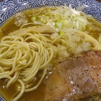 「淡麗煮干しそば（燈郎×豚星。）800円」@ラーメン燈郎の写真