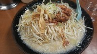 「ホルモンメン＋もやしバカ盛り」@ホルモンラーメン店 豚骨屋台かしましの写真