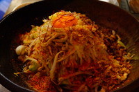 「赤（海老と豆板醤）＋野菜マシマシ、辛マヨ」@デカ盛り専門店 男のまぜそばの写真