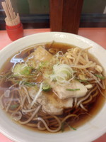 「やわらか角煮そば500円」@常盤軒 山手線ホーム店の写真