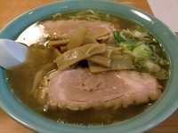 「醤油ラーメン大盛・麺硬め（７９０円）」@榮ラーメンの写真