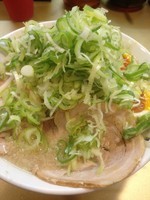 「しょう油味玉子ラーメン（薬味ネギ大盛り）」@超ごってり麺 ごっつの写真