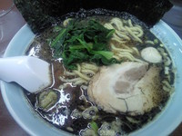「黒ラーメン￥750」@ラーメン三國家 関内店の写真