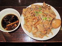 「肉盛りつけ麺並780円＋肉増し250円＋無料味玉」@魁 肉盛りつけ麺 六代目けいすけの写真
