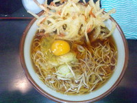 「かき揚げそば＋生卵(無料)」@文殊 両国駅前店の写真