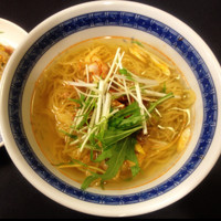 「むし鶏とネギ辛味和え麺とミニチャーハン 730円」@餃子専門店  餃子の郷 大船店の写真