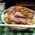 ラーメン大盛り（チャーシュー六枚、野菜、脂、ニンニク）