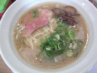「博多ラーメン+替玉(550円)」@ヒノマル食堂 肉そばなおじの写真