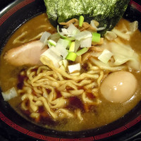 「煮干ラーメン￥７５０＋クーポン味玉」@すごい煮干ラーメン凪 西新宿7丁目店の写真