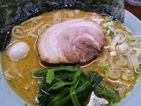 「豚骨醤油らーめん　６８０円」@横浜家系ラーメン 藤家の写真