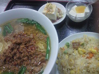 「台湾ラーメン 半チャーハン￥650」@中国料理 金来の写真