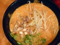 「辛味噌とんこつラーメン」@博多風龍 水道橋店の写真