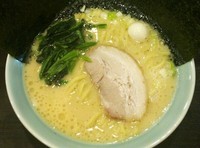 「醤油らーめん＋のり」@横浜家系ラーメン じゃん家の写真