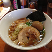 「あご出汁煮干そば750円、味玉100円」@麺や 虎ノ道の写真