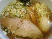 「醤油ラーメン(ｻｰﾋﾞｽﾀｲﾑにて550円)＋味玉(100円)」@ひなたやの写真