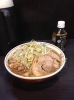 「ラーメン豚、黒烏龍茶」@ダントツラーメン 岡山一番店の写真