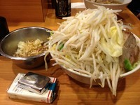 「小ラーメン + うずら(５ヶ) + きざみたまねぎ＆たまご」@ラーメン二郎 八王子野猿街道店2の写真