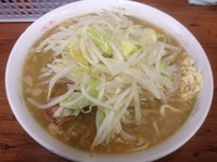 「普通盛・小・ニンニク・麺少な目（700円）」@ラーメン二郎 品川店の写真