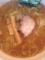 「ﾗﾝﾁ醤油ラーメン　小ライス付　６５０円」@麺 くぼ田の写真
