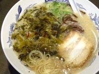 「博多とんこつらーめん＋辛し高菜」@博多ラーメン 四神 亀戸店の写真