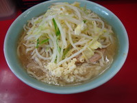 「ラーメン小(ヤサイ少な目・ニンニク)650円」@ラーメン二郎 中山駅前店の写真
