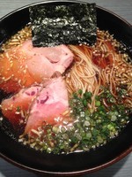 「鶏支那蕎麦　醤油(低温)￥680＋肉１枚(炭火)￥100」@喜乃壺の写真