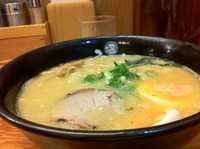 「とろり白湯塩ラーメン」@塩専門 ひるがお 東京駅店の写真