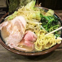 「キャベツともやしラーメン（大盛）　900円」@神田ラーメン わいず 神田本店の写真