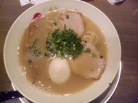 「とんこつラーメン味玉８５０円」@博多一幸舎 博多デイトス店の写真
