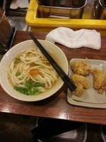 「かけ290円+鶏天100円」@おにやんまの写真