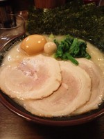 「ｵｰﾙｽﾀｰﾗｰﾒﾝ880円、大盛100円、半ライス100円」@濃厚豚骨ラーメン 濱虎家の写真