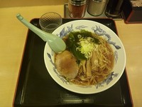 「正油ラーメン」@梅もと 新宿西口店の写真