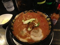 「【週末限定】赤とんこつラーメン＋替玉、750円＋100円」@がむしゃら 東京中野店の写真