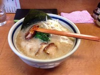 「皮付き背脂ラーメン」@麺友 一誠の写真
