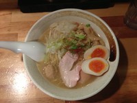 「鶏白湯ラーメン」@濃厚鶏そば 麺屋武一 新橋本店の写真
