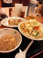 「タンメン半チャーハン餃子セット900円、生ビール300円」@日高屋 二俣川南口店の写真