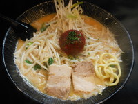 「辛味噌らぁめん（大盛）」@麺処 くるり 高田馬場店の写真