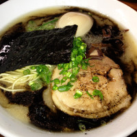 「（水・木限定)豚骨黒¥680＋味玉¥100」@喜元門 本店の写真