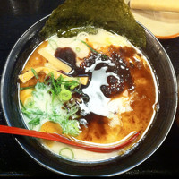 「黒だるまらぁ麺」@油そば総本店 だるまのめ 新宿中央東口店の写真