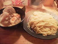 「つけ麺（大盛り）　味玉チャーシュートッピング」@つけ麺屋 やすべえ 秋葉原店の写真