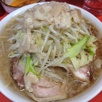 「ラーメン（少なめ）アブラ　650円　生玉子　50円」@ラーメン二郎 神田神保町店の写真