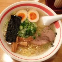 「中華そば（塩）＋半熟煮玉子  800円」@ちばき屋 横浜ポルタ店の写真