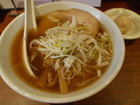 「醤油らーめん＋煮玉子」@ラーメン 由の写真