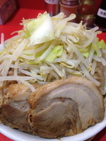 「ラーメン（中）子豚増し」@ジャンクガレッジ 北浦和店の写真